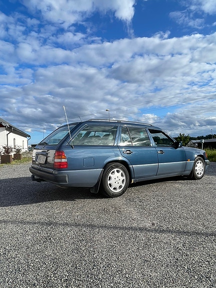 Mercedes-Benz 230 TE 3 of 12