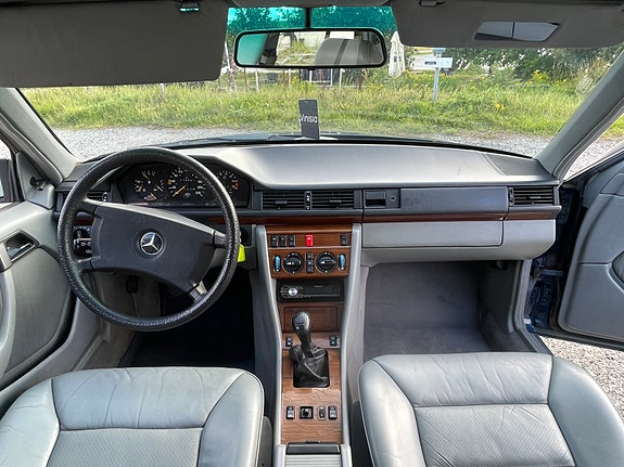 Mercedes-Benz 230 TE 9 of 12