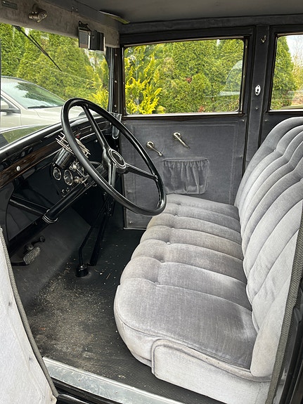 Chevrolet Sedan 10 of 14