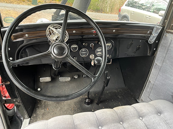 Chevrolet Sedan 9 of 14