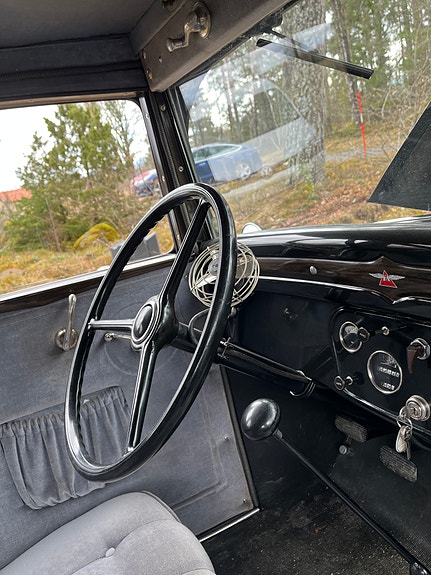 Chevrolet Sedan 8 of 14