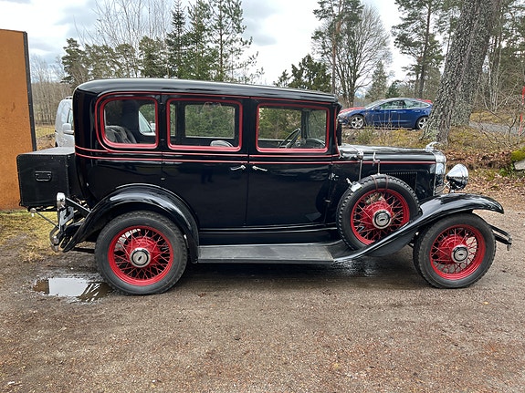 Chevrolet Sedan 5 of 14