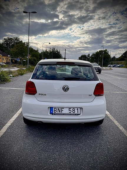 Volkswagen Polo 2 of 5