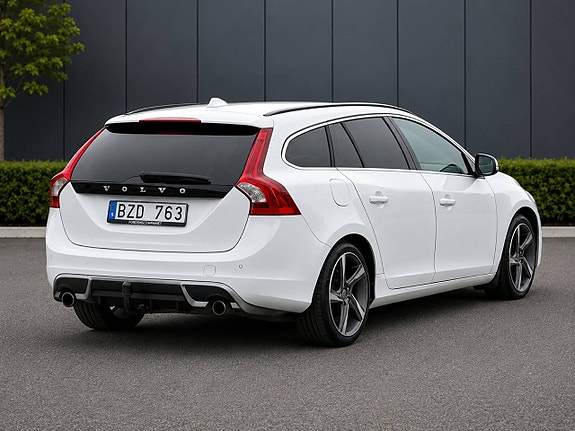Volvo V60 4 of 5