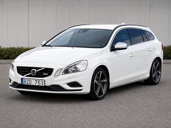 Volvo V60 2 of 5