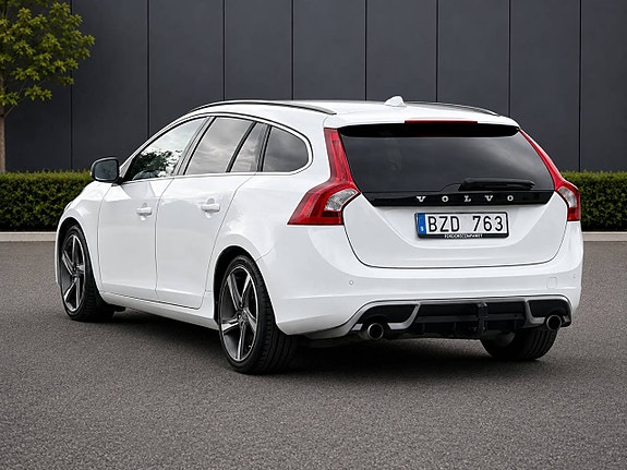 Volvo V60 3 of 5
