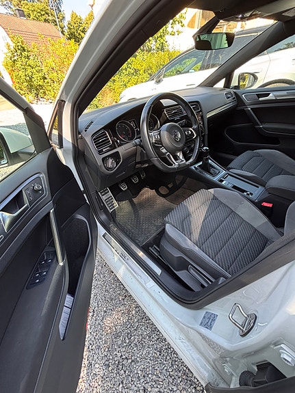 Volkswagen Golf VII 5 of 5