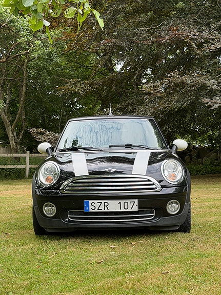 MINI Cooper 4 of 5
