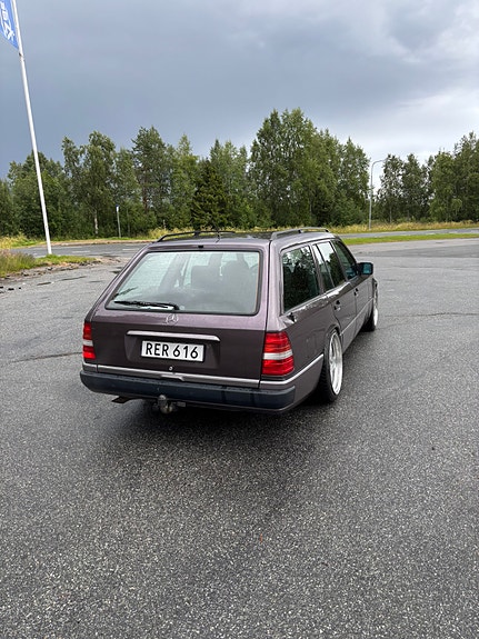 Mercedes-Benz 320 TE 3 of 5