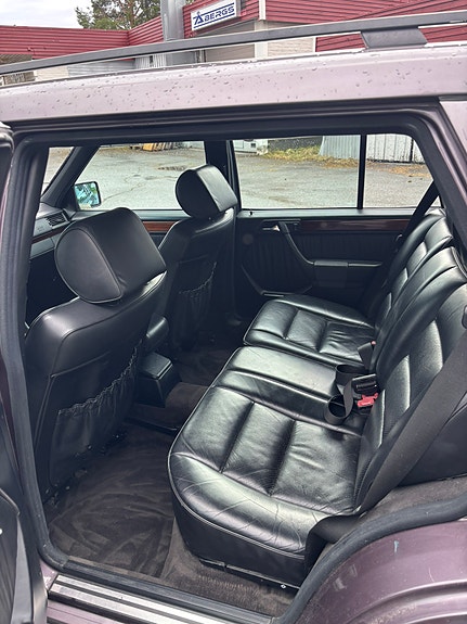 Mercedes-Benz 320 TE 4 of 5