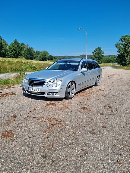 Mercedes-Benz E280 2 of 5