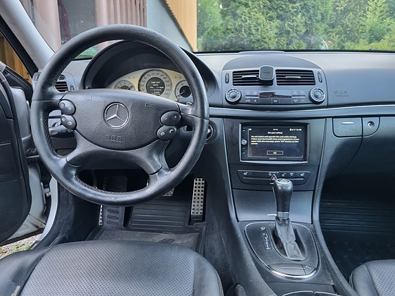 Mercedes-Benz E280 6 of 7