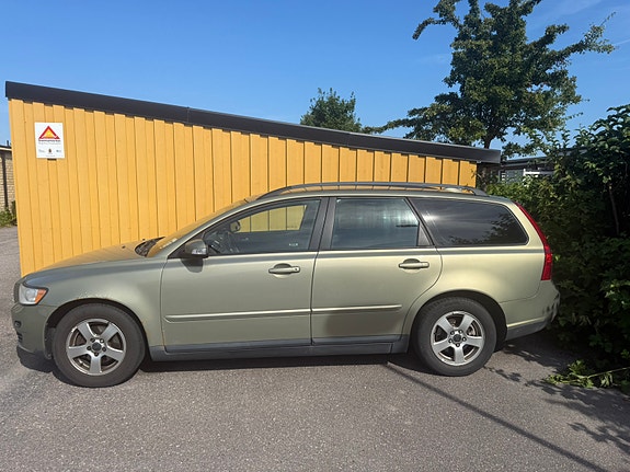 Volvo V50 2 of 5