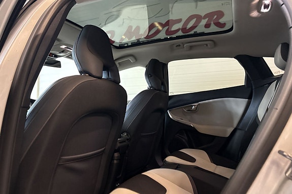 Volvo V40 Cross Country 11 of 21