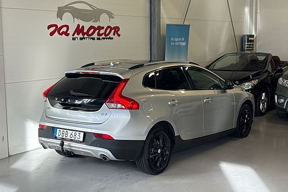 Volvo V40 Cross Country 8 of 21