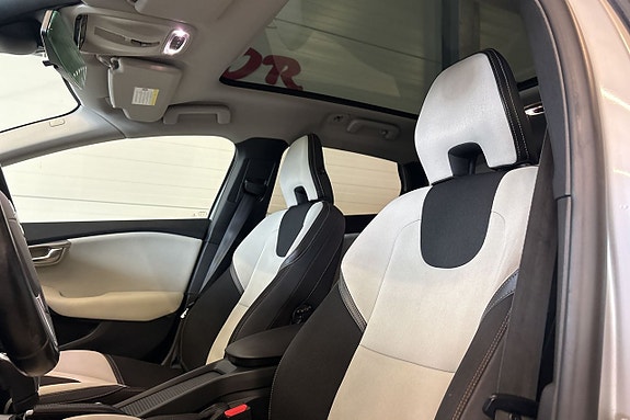 Volvo V40 Cross Country 12 of 21