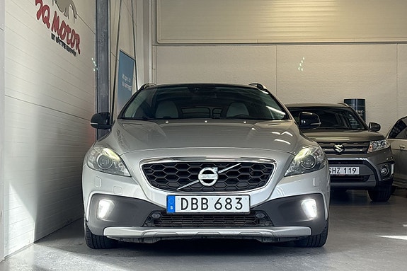 Volvo V40 Cross Country 3 of 5