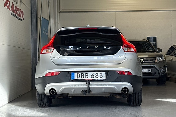 Volvo V40 Cross Country 9 of 21