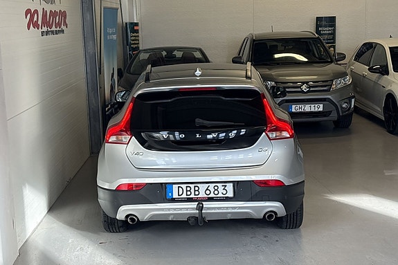 Volvo V40 Cross Country 10 of 21