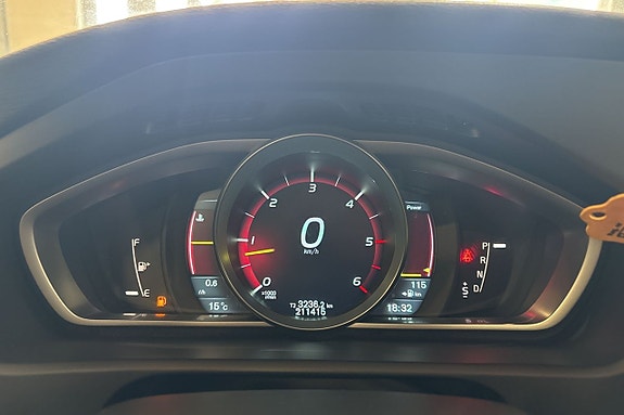 Volvo V40 Cross Country 14 of 21