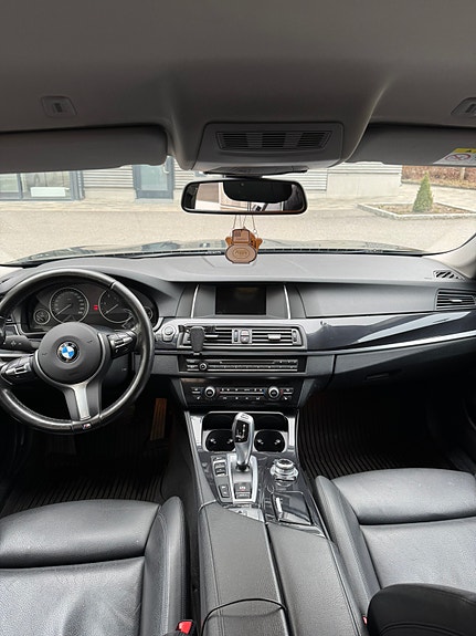BMW 520d 4 of 5
