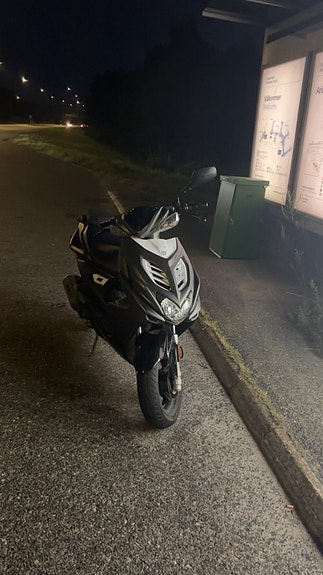 Yamaha Aerox 2 of 3