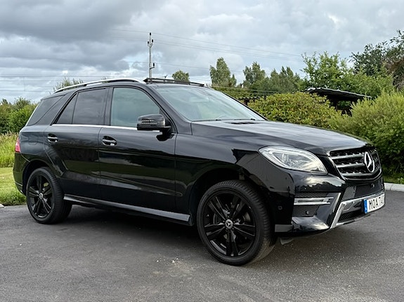 Mercedes-Benz ML350 4 of 5