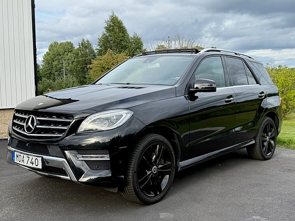 Mercedes-Benz ML350 3 of 5