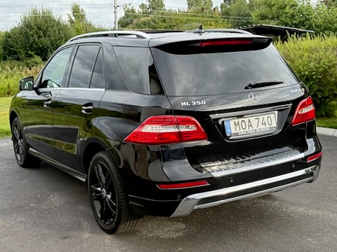 Mercedes-Benz ML350 5 of 5