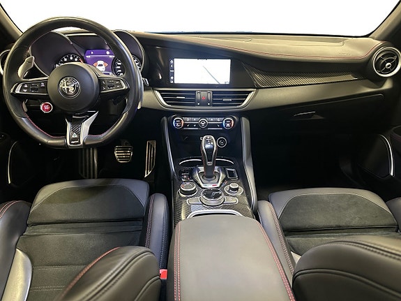 Alfa Romeo Giulia Quadrifoglio 10 of 16