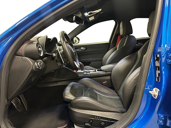 Alfa Romeo Giulia Quadrifoglio 8 of 16