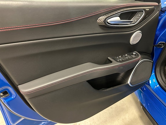Alfa Romeo Giulia Quadrifoglio 9 of 16