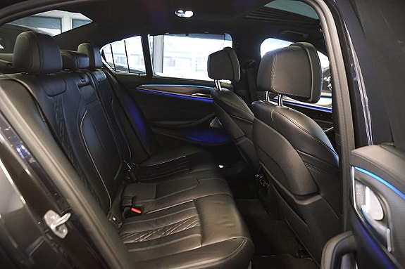 BMW M550i 30 of 30