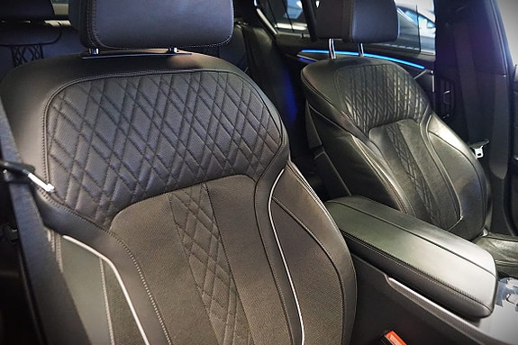 BMW M550i 27 of 30