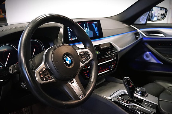 BMW M550i 13 of 30