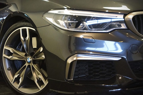 BMW M550i 3 of 5