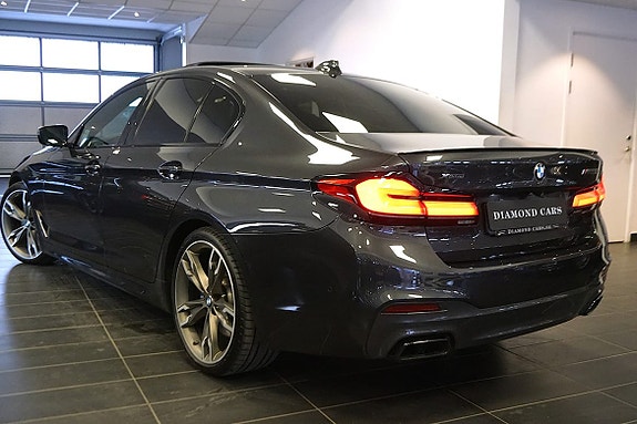 BMW M550i 4 of 5