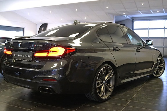 BMW M550i 10 of 30