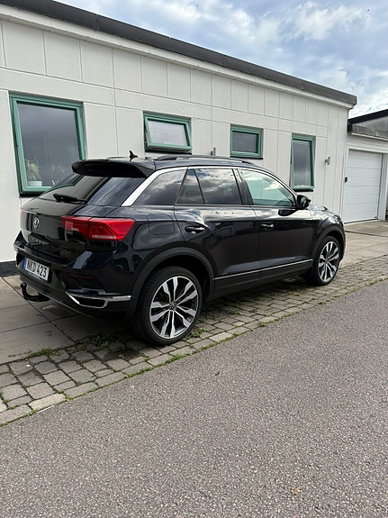 Volkswagen T-Roc 2 of 5