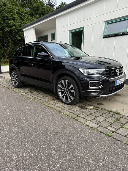 Volkswagen T-Roc 3 of 5