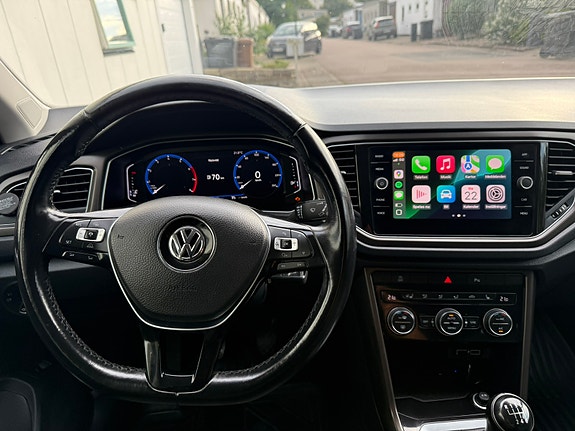 Volkswagen T-Roc 4 of 5