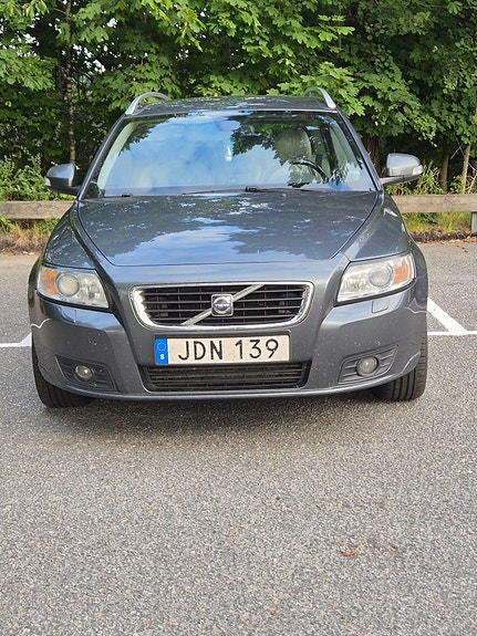 Volvo V50 2 of 9