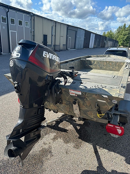 Tracker Grizzly 1648 Jon Evinrude E-Tec 40hk 3 of 5