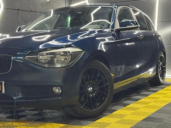 BMW 118d 2 of 5