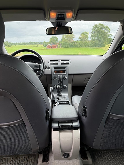 Volvo V50 4 of 5