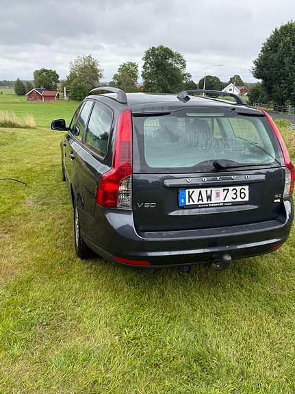 Volvo V50 2 of 5