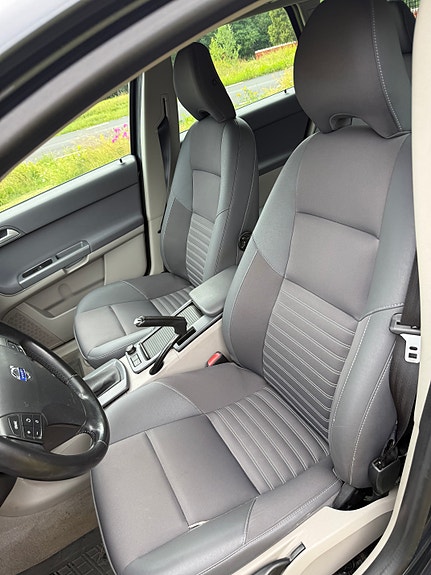 Volvo V50 3 of 5