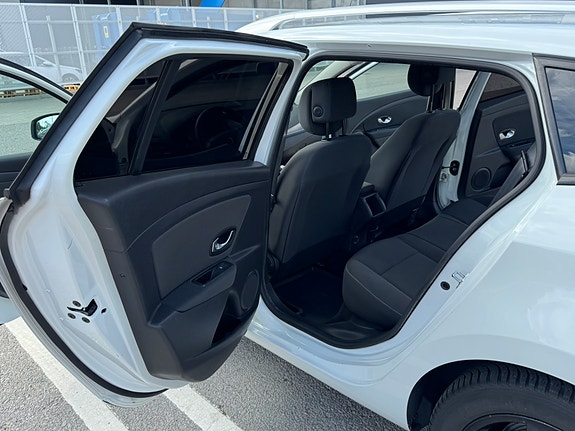 Renault Megane III 4 of 5