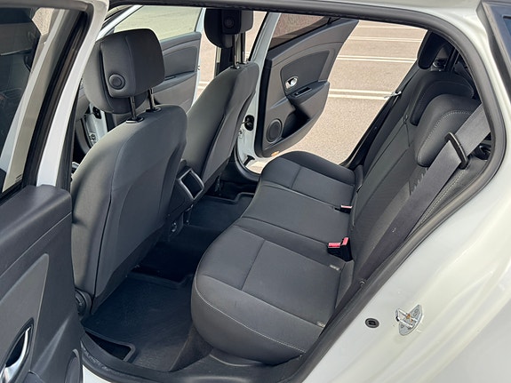 Renault Megane III 3 of 5