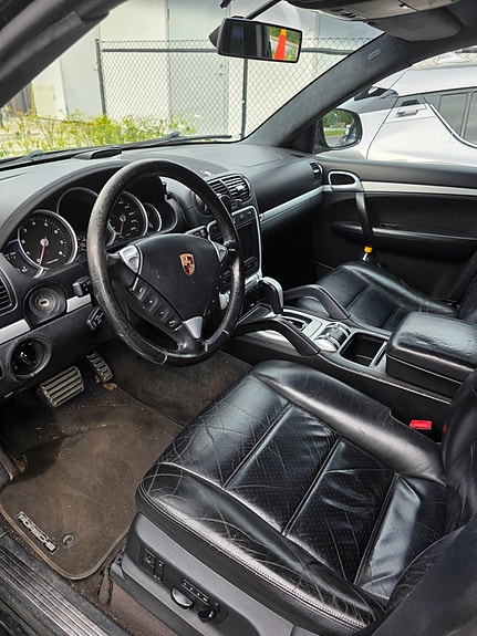 Porsche Cayenne Turbo 5 of 5